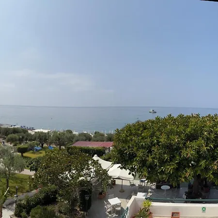 Hotel Maronti 3*