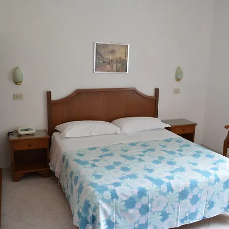 Hotel Maronti 3*