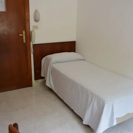 Maronti Hotel 3*