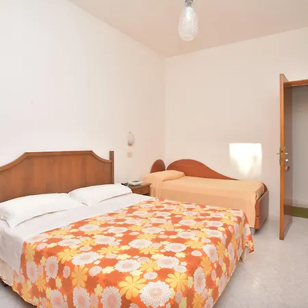 Maronti Hotel 3*