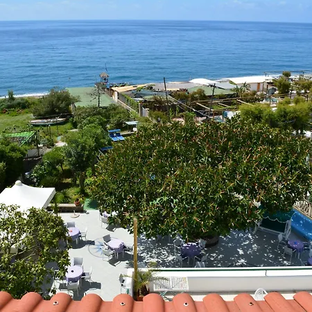 Maronti Hotel 3*