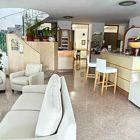 Hotel Maronti 3*