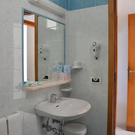 Maronti Hotel 3*