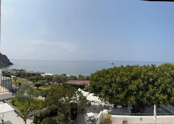 Hotel Maronti 3*
