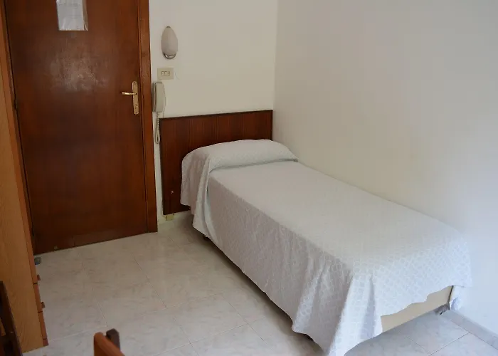 Maronti Hotel 3*